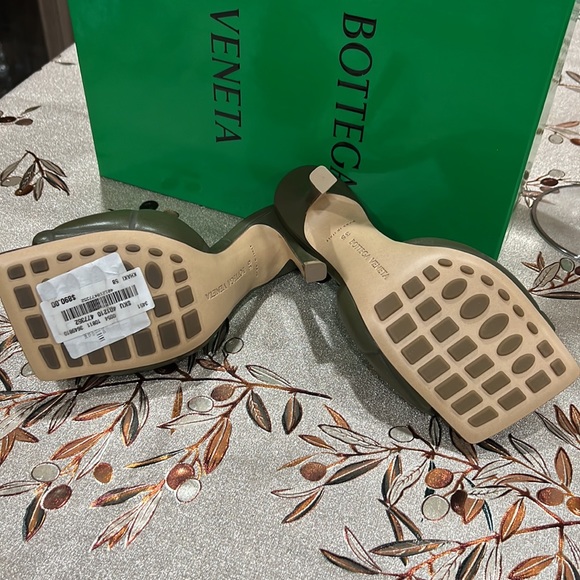 Bottega Veneta Khaki Lido Heel Sandals - Picture 5 of 12